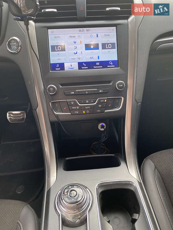Седан Ford Fusion 2016 в Березане