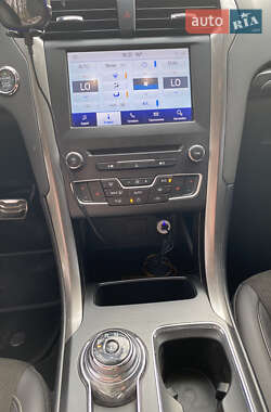 Седан Ford Fusion 2016 в 