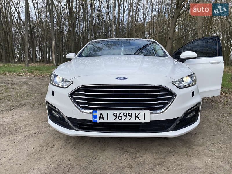 Седан Ford Fusion 2016 в Березане