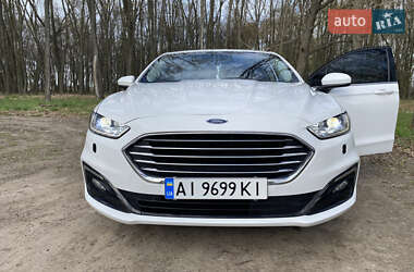 Седан Ford Fusion 2016 в 