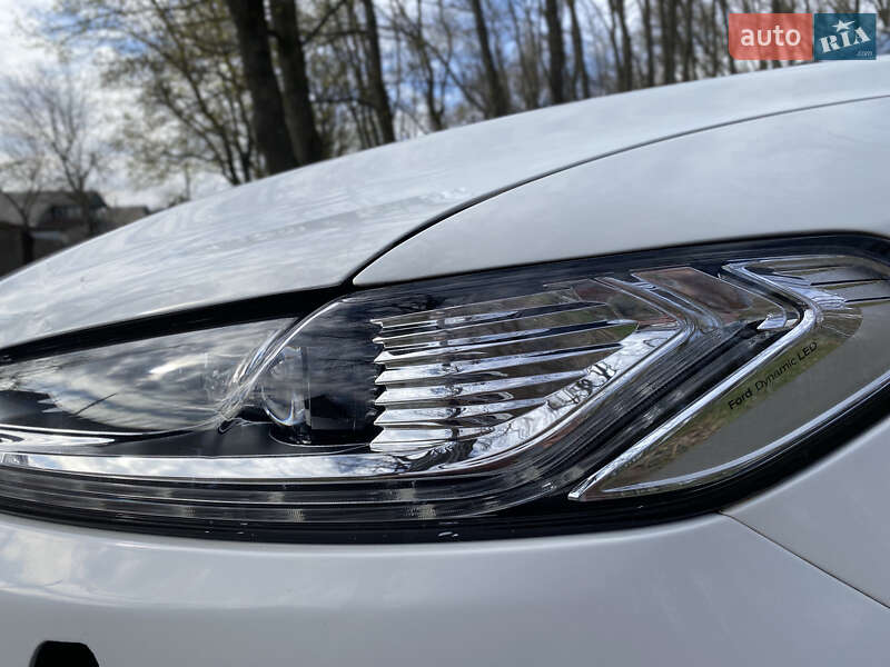 Седан Ford Fusion 2016 в Березане