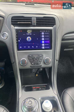 Седан Ford Fusion 2017 в 