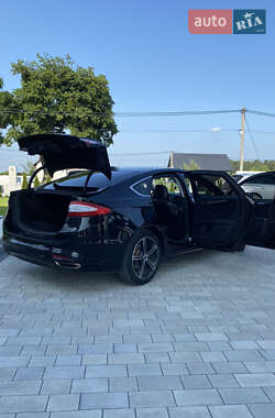 Седан Ford Fusion 2016 в 