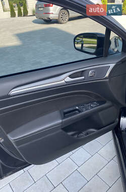 Седан Ford Fusion 2016 в 