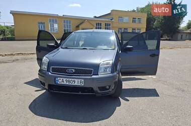 Хэтчбек Ford Fusion 2003 в 
