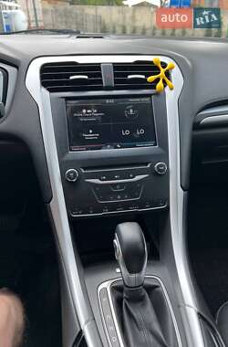 Седан Ford Fusion 2015 в 