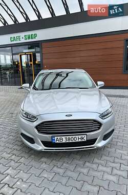 Седан Ford Fusion 2015 в 