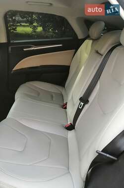 Седан Ford Fusion 2013 в 