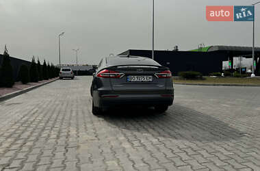 Седан Ford Fusion 2019 в 