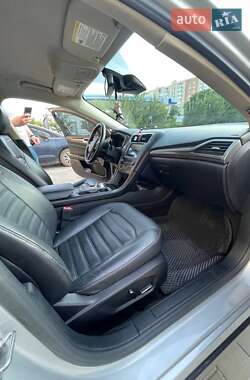 Седан Ford Fusion 2016 в 