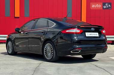 Седан Ford Fusion 2016 в 