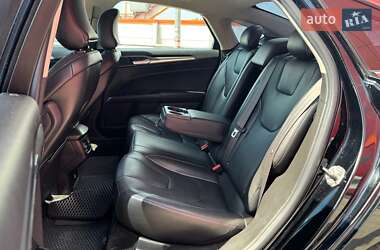 Седан Ford Fusion 2016 в 
