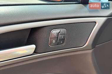 Седан Ford Fusion 2016 в 