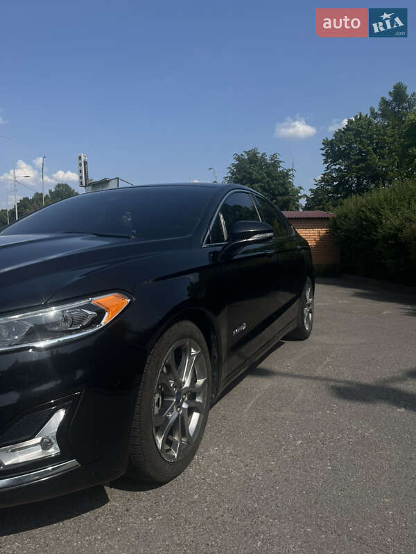 Седан Ford Fusion 2019 в Тернополе