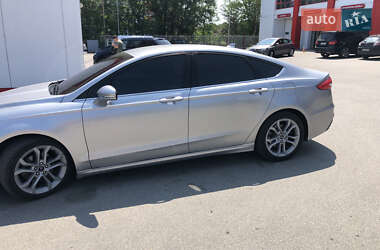 Седан Ford Fusion 2019 в 