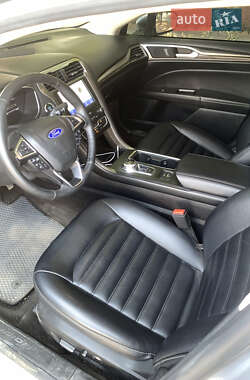 Седан Ford Fusion 2019 в 
