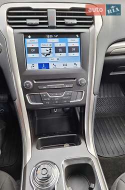 Седан Ford Fusion 2018 в 