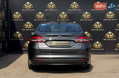 Седан Ford Fusion 2017 в 