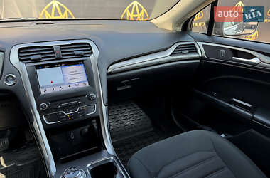 Седан Ford Fusion 2017 в 
