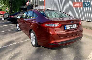 Седан Ford Fusion 2014 в 