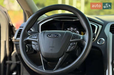 Седан Ford Fusion 2017 в 