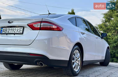 Седан Ford Fusion 2016 в 