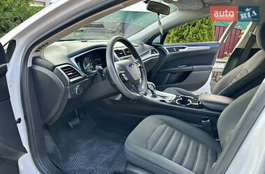 Седан Ford Fusion 2016 в 