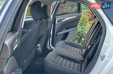 Седан Ford Fusion 2016 в 