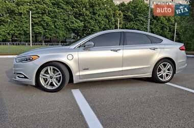 Седан Ford Fusion 2016 в 