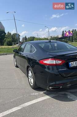 Седан Ford Fusion 2013 в 