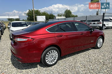 Седан Ford Fusion 2016 в 