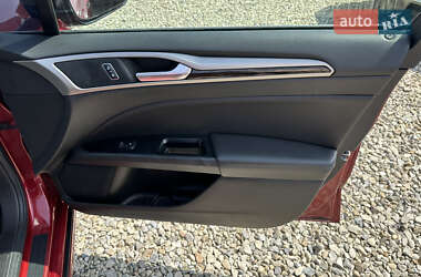 Седан Ford Fusion 2016 в 
