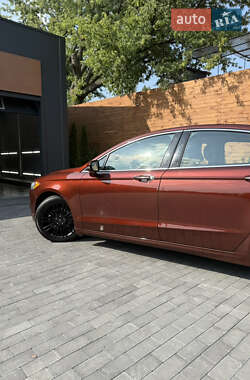 Седан Ford Fusion 2015 в 
