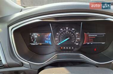 Седан Ford Fusion 2016 в 