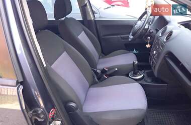 Хэтчбек Ford Fusion 2010 в 
