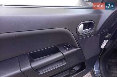 Хэтчбек Ford Fusion 2010 в 
