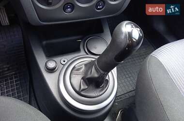 Хэтчбек Ford Fusion 2010 в 