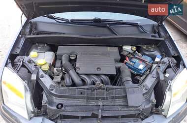 Хэтчбек Ford Fusion 2010 в 