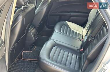 Седан Ford Fusion 2017 в 