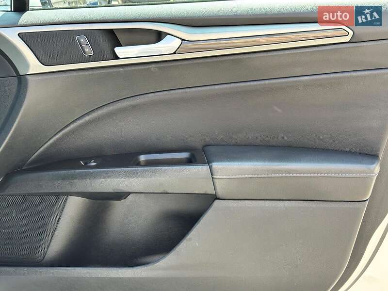 Седан Ford Fusion 2017 в Одесі