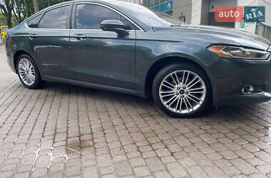 Седан Ford Fusion 2015 в 