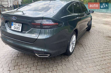 Седан Ford Fusion 2015 в 
