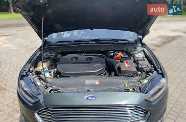 Седан Ford Fusion 2015 в 