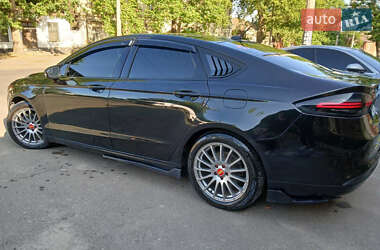 Седан Ford Fusion 2013 в 