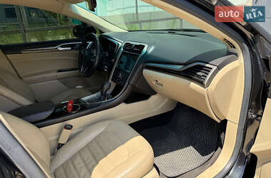 Седан Ford Fusion 2013 в 