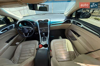 Седан Ford Fusion 2013 в 