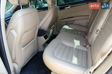Седан Ford Fusion 2013 в 