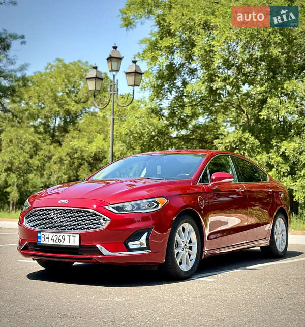 Седан Ford Fusion 2019 в 