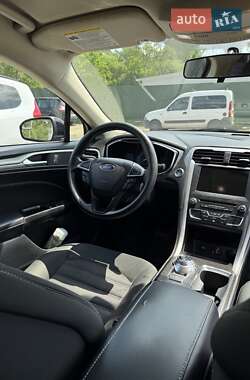Седан Ford Fusion 2017 в 