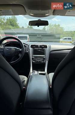 Седан Ford Fusion 2017 в 